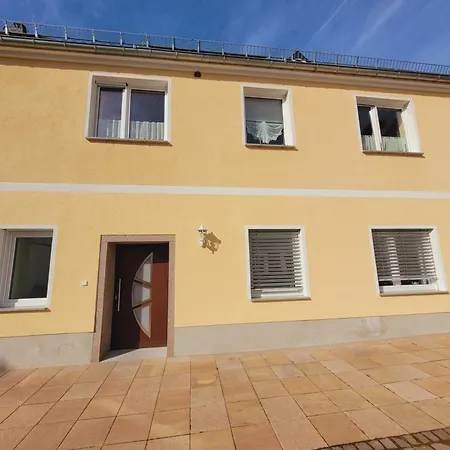 Apartment Stilvolle Vogelnest, Barrierefrei, Smart-tv, Parkplatz Floha