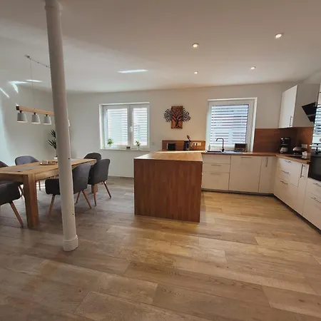 Apartment Stilvolle Vogelnest, Barrierefrei, Smart-tv, Parkplatz Floha